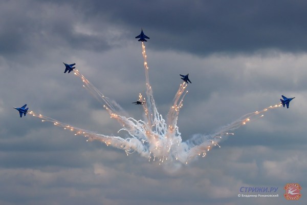 Here is a bouquet of Tulips for March 8! - Tulips, Dissolution, Airplane, Helicopter, Su-27, MiG-29, Mi-28, Longpost