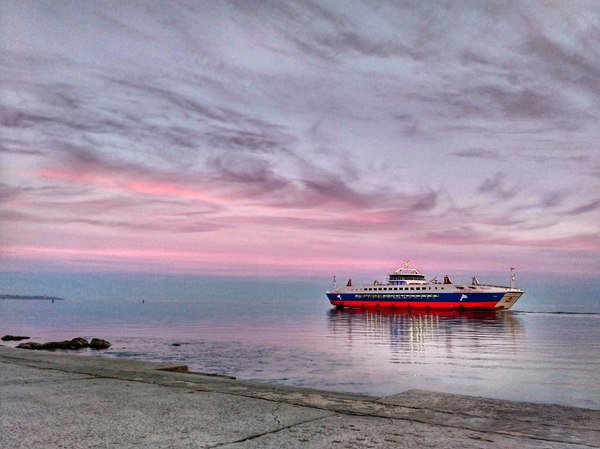 Sunset, ferry, strait.... Shot on mobile - My, Kerch, Strait, Sunset, Sky, Mobile, The photo