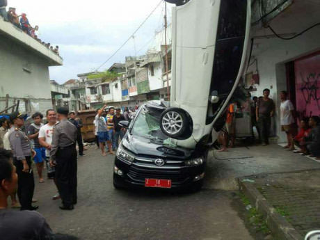 Non-standard accident - 9GAG, Auto, Crash, How?