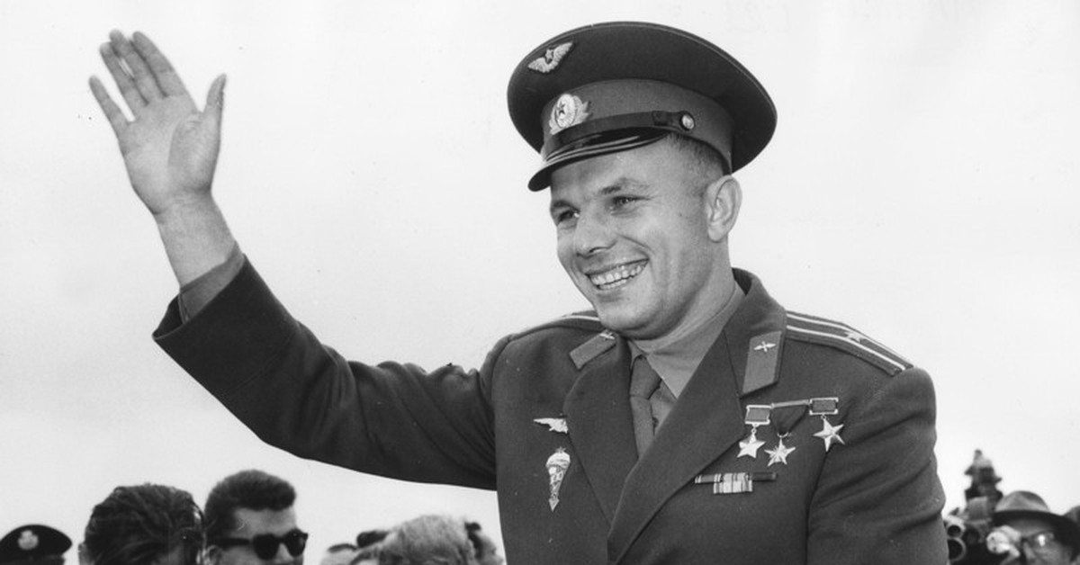 Гагарин дата рождения. Гагарин фото. Гагарин с медалями.