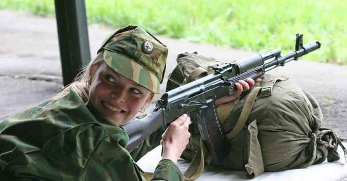 Фото девушки армии. Женщины военнослужащие. Девушки в военной форме. Девушки солдаты России. Мужчина и женщина в военной форме.