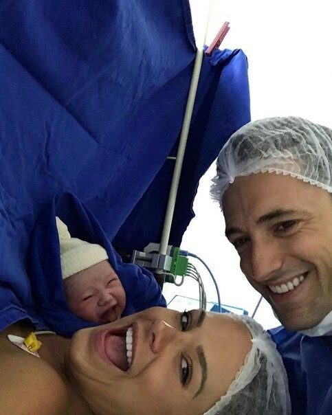 This is what I mean by selfie - Selfie, Childbirth, In contact with