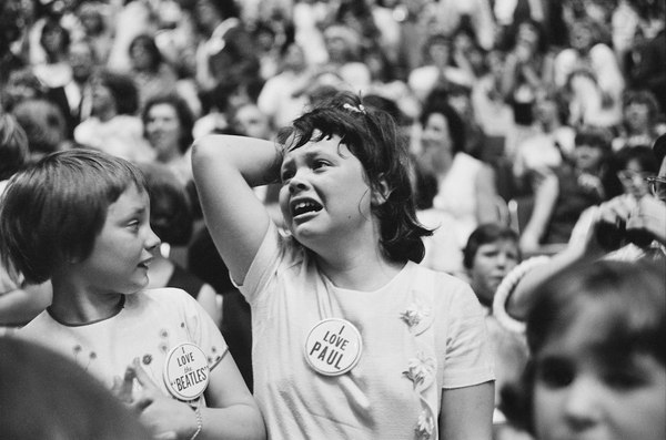 Beatles fans in London and New York, 1964. - Historyporn, The beatles, English language, New York, 1964, Longpost