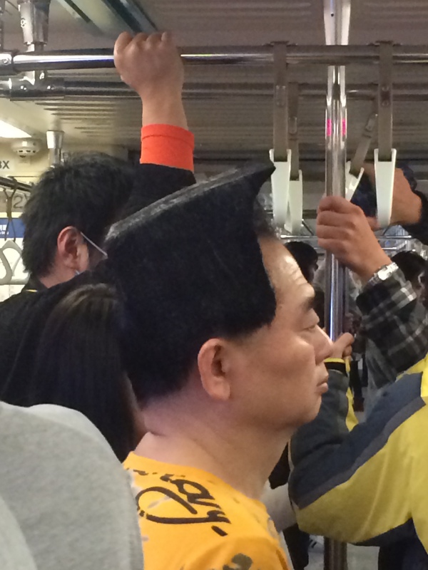 Вот такого персонажа видел сегодня в метро в Тайэбее