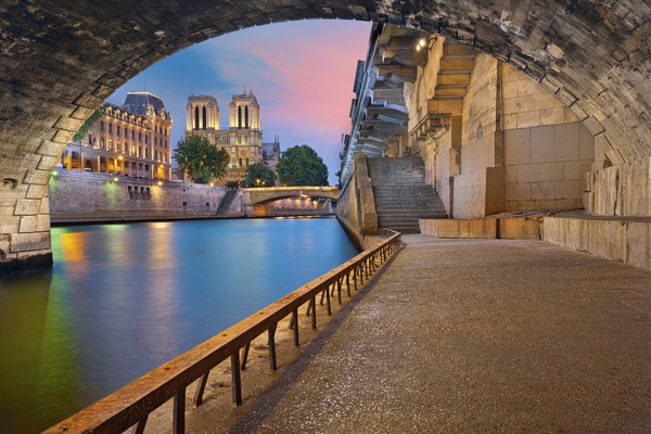 Notre Dame through the eyes of a clochard. - The photo, Landscape, Country, Paris, Notre dame cathedral, Under the bridge