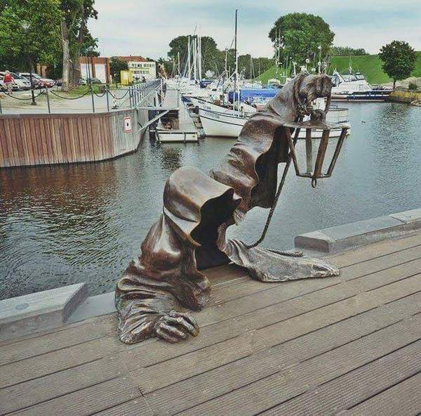 Creepy sculpture Black Ghost in Klaipeda, Lithuania. - Sculpture, Kripota, Lithuania, Klaipeda