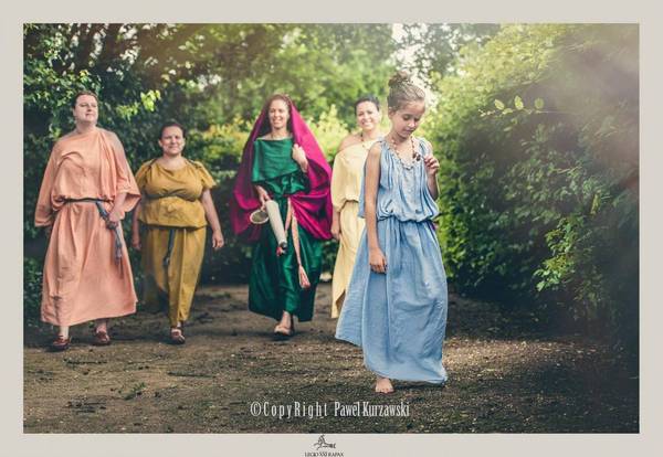 Omnia vincit amor et noc cedamus amori (Любовь побеждает все, и мы покоряемся любви) Рим, Реконструкция, Девушки, Легион, Легионеры, Roma, Legion, Древний Рим, Длиннопост