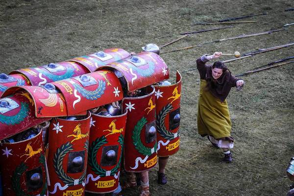 Omnia vincit amor et noc cedamus amori (Любовь побеждает все, и мы покоряемся любви) Рим, Реконструкция, Девушки, Легион, Легионеры, Roma, Legion, Древний Рим, Длиннопост