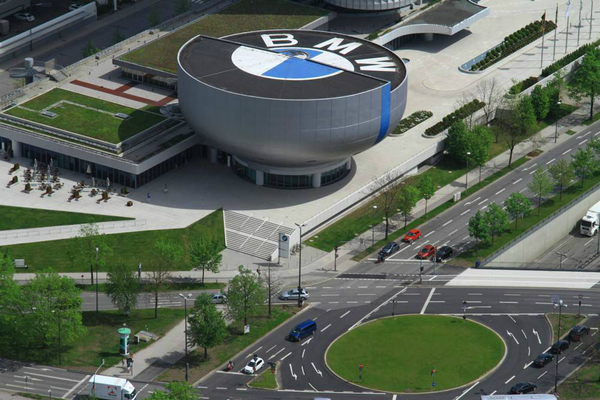       BMW