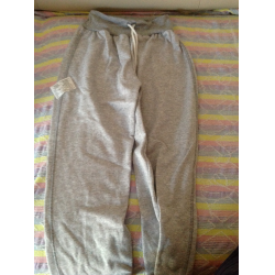 Is it really fashionable to wear light gray sweatpants now? - Children, 