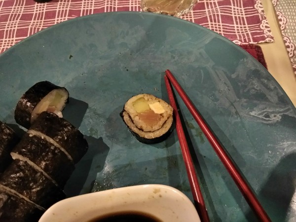 My stoned sushi is looking at me - Sushi, My, Stubbornness