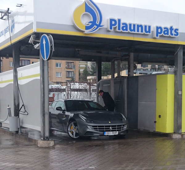 When there was enough for a Ferrari, but not enough to get washed - My, Lithuania, A crisis, Ferrari