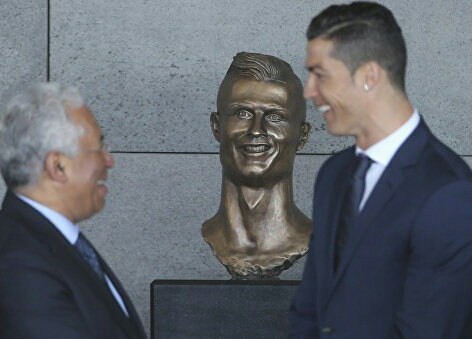 Ronaldo is shocked by his bust without SMS and registration - Humor, Not mine