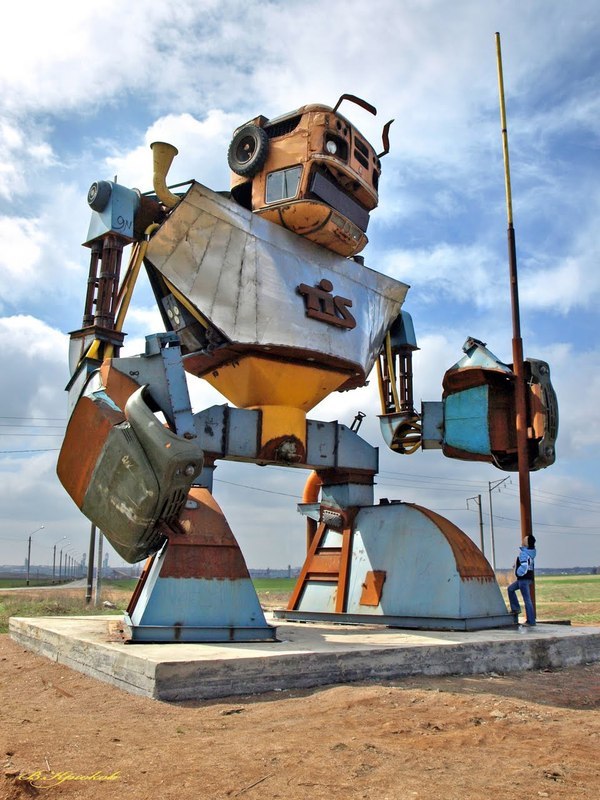 Budget transformer - Transformers, The statue, Sculpture