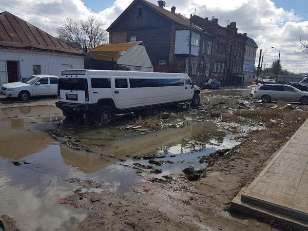 Astrakhan - a city of contrasts - My, Russia, Astrakhan, Road, Dirt, Jeep, Limousine, State