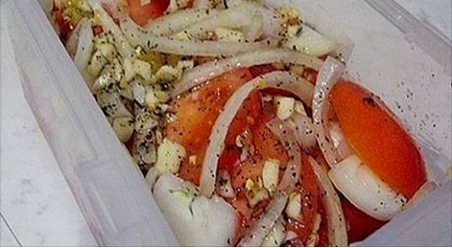 Prepare a wonderful appetizer of tomatoes and onions for meat. - Recipe, Cooking, Salad