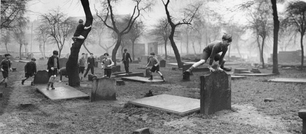 Children play in the cemetery. - Children, Games, Cemetery, Great Britain