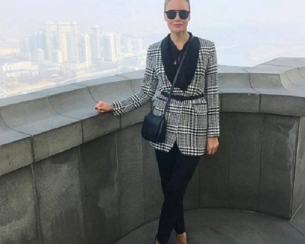 A group of Russian journalists visited the DPRK. The group included the host of Revizorro Lena Letuchaya. - North Korea, visit