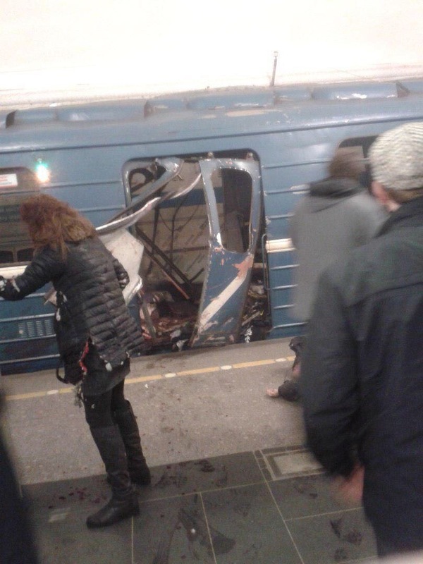 St. Petersburg. - Explosion, Terrorist attack, Urgently, Saint Petersburg, Metro, Text, Video