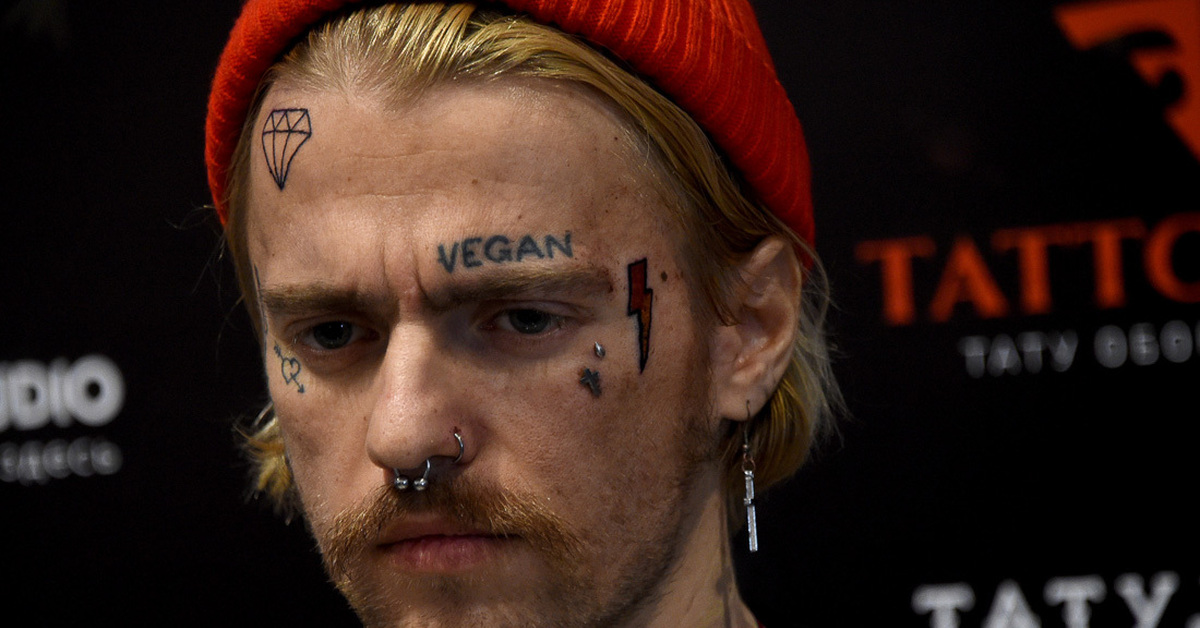 полицейский с татуировкой. полицейские в америке татуировки. куда не берут с татуировками. куда не берут с татуировками. татуированные в армии.