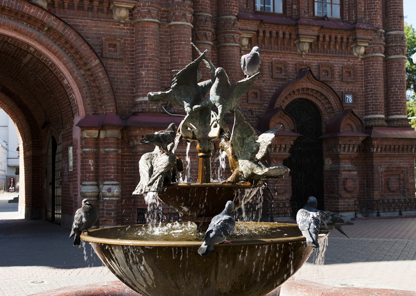 Fountain with doves - My, Kazan, Russia, Tatarstan, Fountain, Birds, Photographer