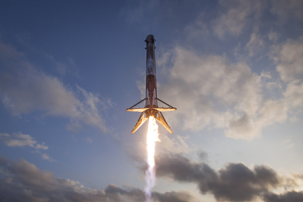 Falcon 9 first stage re-landing photo - The photo, Spacex, Falcon 9, Landing, Rocket, Space, Technologies, The science, Longpost
