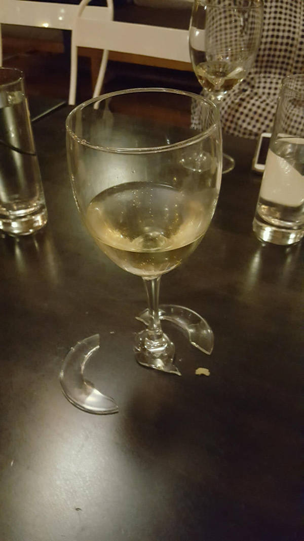 Хватит пить, поставь бокал!