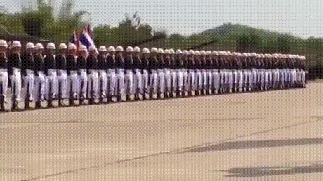 "Смирно!" "Вольно!"