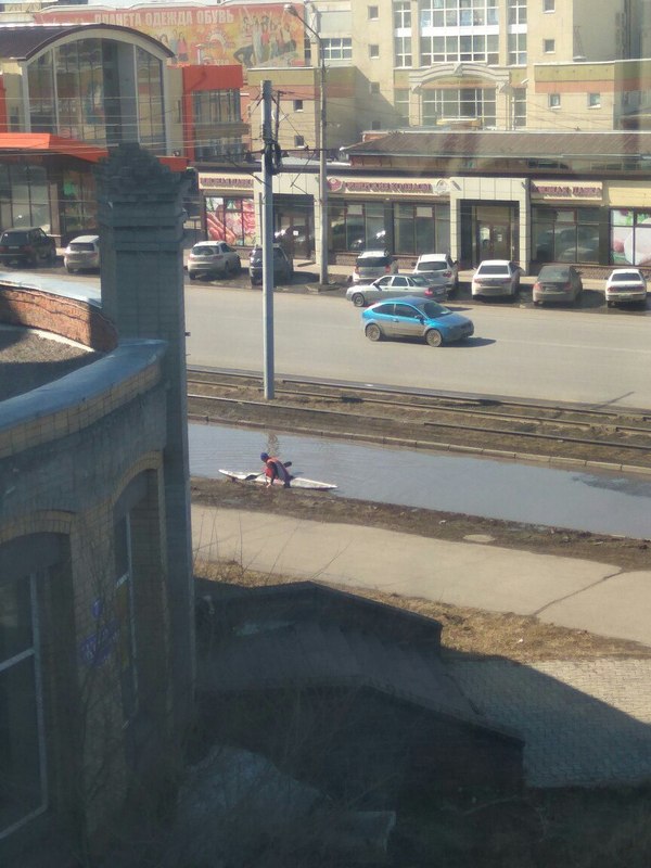 Когда лёд на реке еще не растаял, а тренироваться уже хочется. Омск, Байдарка, Спорт, Лужа, Весна, Длиннопост