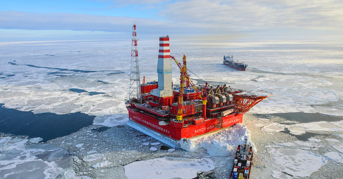 Шельфовое месторождение природного газа в россии. Морская ледостойкая платформа. Приразломная нефтяная платформа. МЛСП Приразломная. Добыча нефти в Северном Ледовитом океане.