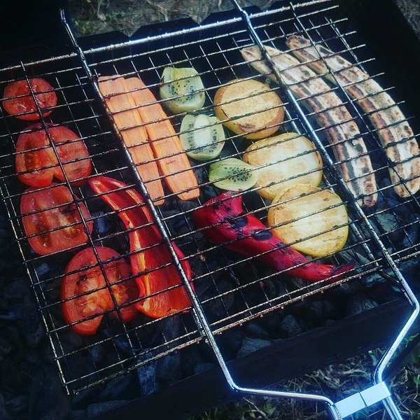 After the turkey, everything that was in the house went to the grate. - Omnomnom, Joy, Shashlik, My, Food, Фрукты, Grill