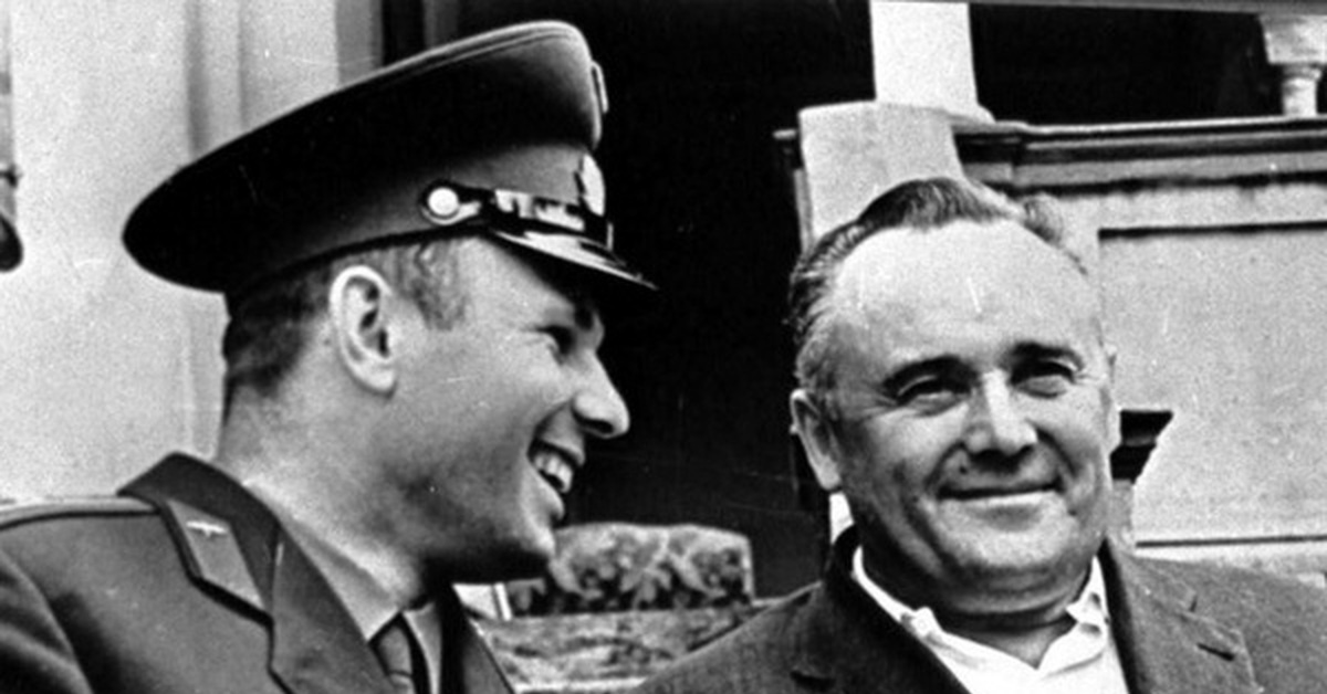 я горжусь двумя людьми гагариным. юрий гагарин герой. я горжусь двумя людьми гагариным. кем гордится наша страна. я горжусь двумя людьми гагариным.