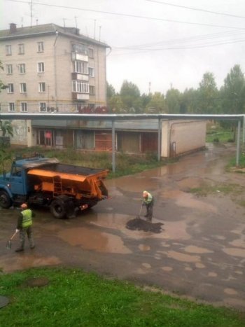 Severe Kirov asphalt pavers, roads and no less severe cars - My, Kirov, Kirovo-Chepetsk, Asphalt, Road