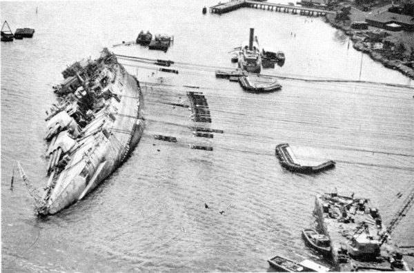 Another battleship emerging from the water at Pearl Harbor. - Battleship, Ship, Pearl Harbor, Technics, Interesting, Informative, The photo, Memorial, Longpost, Pearl Harbor