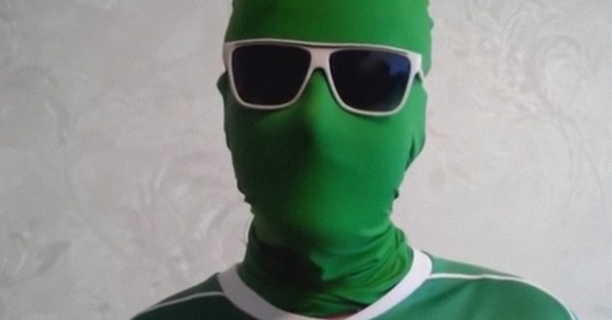 Человек зеленая маска. Зеленый человек. Человек в зелоний маске. Чел в зеленой маске. Мужик в зелёной маске.