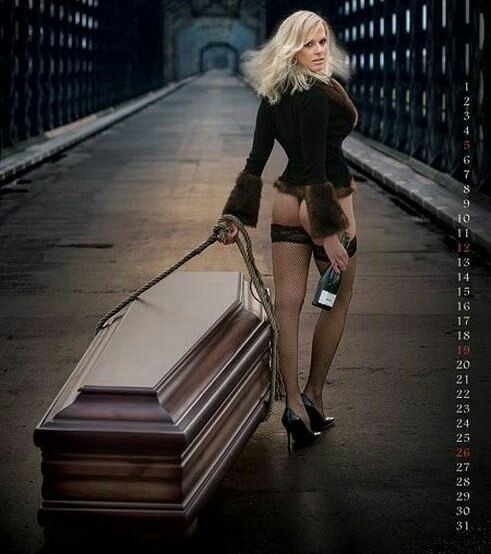 Presentation of coffins - NSFW, Coffin, Beautiful girl, Strawberry, Longpost