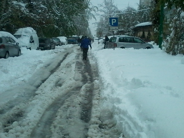 In Chisinau, all streets have become pedestrian, there is almost no transport - My, Kishinev, Weather, , Catastrophe, Longpost, Snow