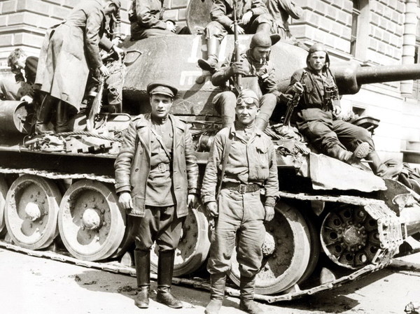 Soviet soldiers and officers are photographed standing next to the T-34-85 tank on the streets of liberated Prague - t-34-85, Soviet army, , To be remembered, Liberation