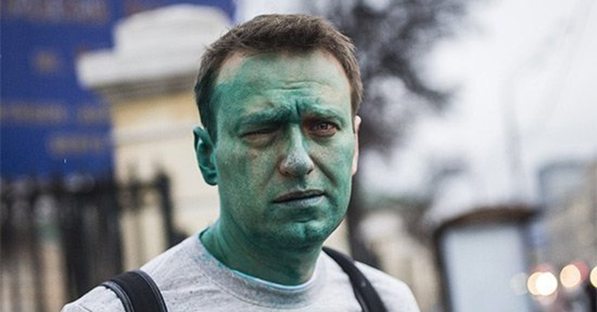 Насральный. Навального облили зелёнкой.