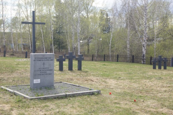 The old man is starving, demanding to put the veterans' cemetery in order. Contractor on Mercedes AMG laughs - May 9, Lawlessness, Longpost, May 9 - Victory Day