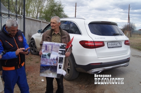 The old man is starving, demanding to put the veterans' cemetery in order. Contractor on Mercedes AMG laughs - May 9, Lawlessness, Longpost, May 9 - Victory Day