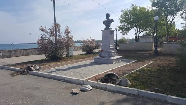 Monument to Nicholas II in Crimea was attacked - Events, Politics, Russia, Crimea, Monument, Nicholas II, 