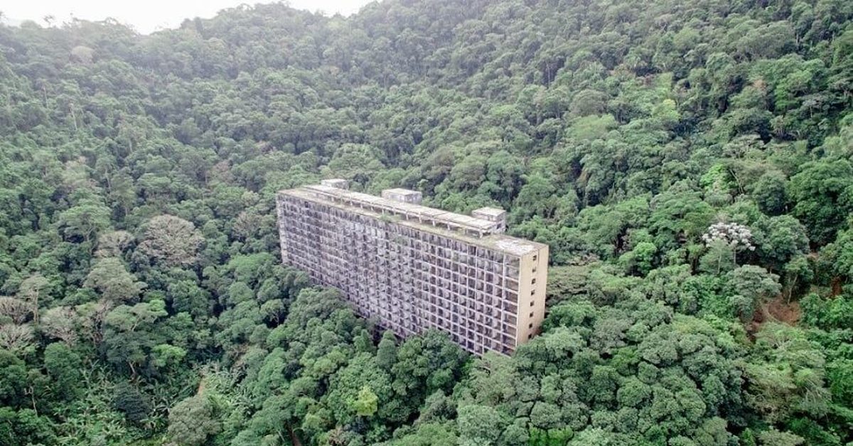 Запретное место. Заброшенный отель Gavea в Рио. Заброшки в Бразилии. Заброшенный дом в Бразилии. Бразилия заброшенные места.