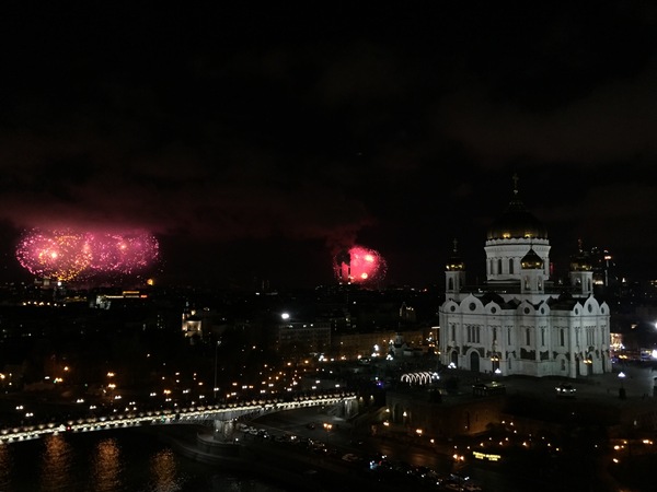 Fireworks from the roof on Kropotkinskaya - My, Cathedral of Christ the Savior, Kropotkinskaya, Moscow, Firework