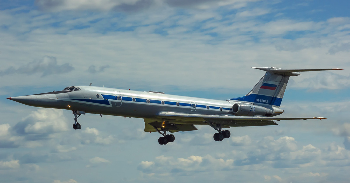Скорость самолета ту 134. Самолет ту 134. Ту-134 ВВС. Ту-134 реактивный самолёт. Ту-134 пассажирский.