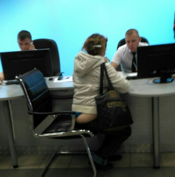 Дамочка в автомагазине