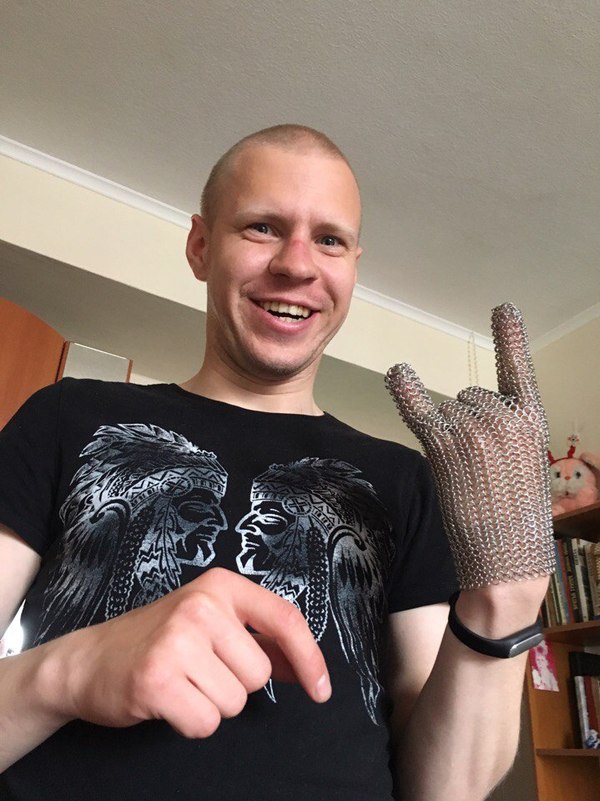 When he finished all the fingers on the glove and was wildly happy about it) - My, Chain weaving, The photo, Hobby
