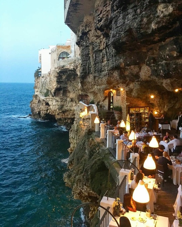 Restaurant by the sea. - A restaurant, Italy, The rocks, Sea, 
