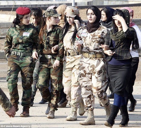 The girls went for a walk. - Girls, Iraq, Military uniform
