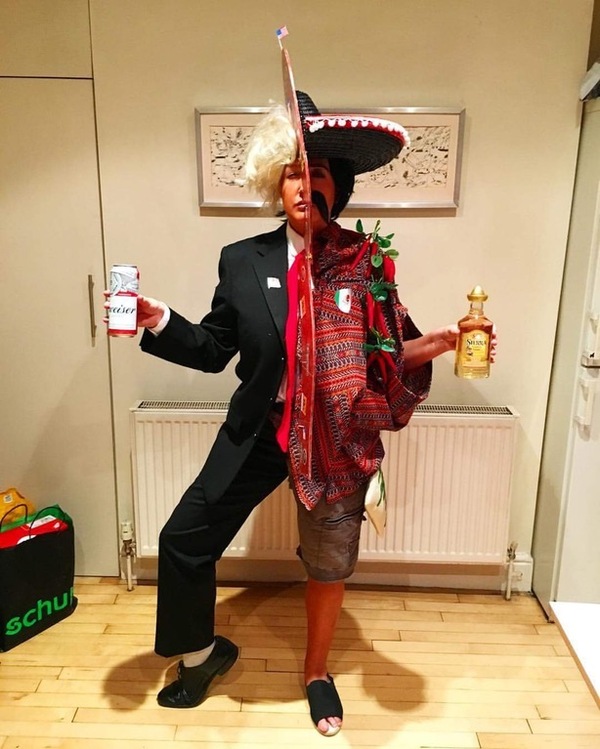 Косплей на пограничную стену